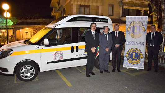 Un'auto in dono dal Lions all'Anpas di San Maurizio d'Opaglio