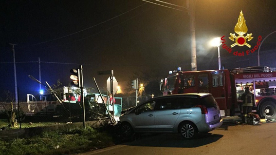 Oleggio: scontro fra auto e motocarro, un morto