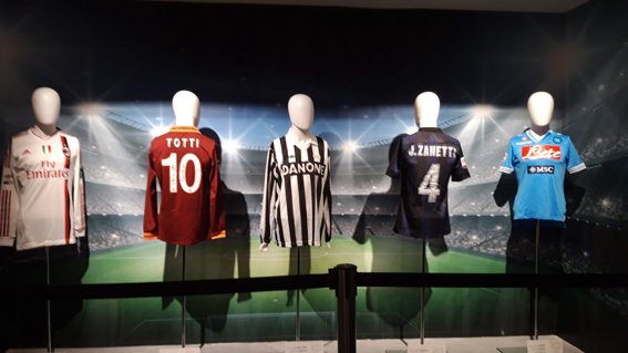 Ancora pochi giorni per visitare la mostra di maglie dei campioni al Castello