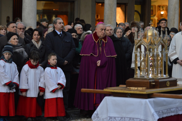 Emozione per l'arrivo della reliquia da Re: così l'apertura di Passio 2018