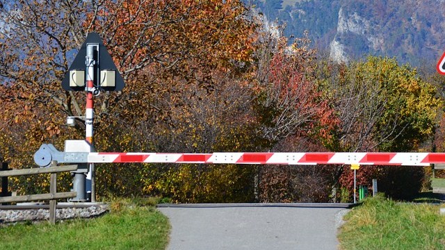 Rinviati a data da destinarsi i lavori al passaggio a livello
