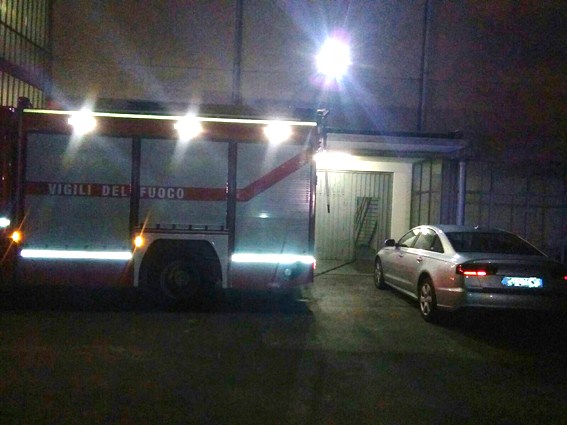 Fiamme in una fabbrica dove si lavorano scarti di fonderia