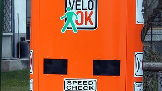 Vandali mettono ko il velo ok