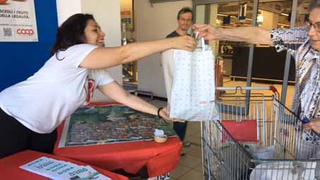 Una raccolta di cibo di NovaCoop a favore degli animali abbandonati