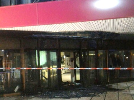 Principio d'incendio in un'attività commerciale: spento dai vigili del fuoco