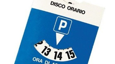 Borgomanero: istituito il disco orario in un tratto di via Arona