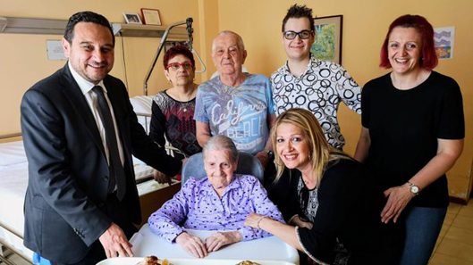 Ha compiuto 107 anni nonna Dorina: è la donna più anziana di Novara