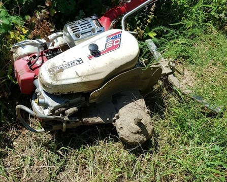 Incastrato con le gambe nelle lame di un attrezzo: liberato dai vigili del fuoco