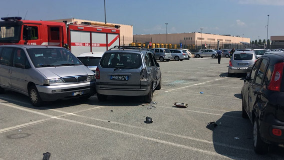 Biandrate: perde il controllo del camion e urta auto parcheggiate