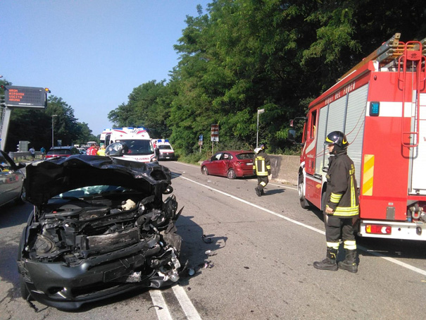 Incidente all'ingresso dell'autostrada: intervenuto l'elisoccorso