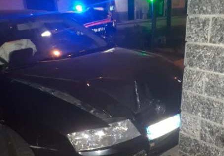 Inseguimento notturno: arrestato un pregiudicato. Tre carabinieri feriti