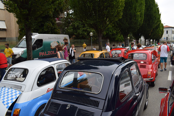 Oleggio: oltre cento auto al raduno delle 500