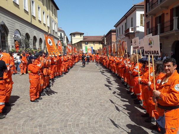 Raduno regionale Aib: le tute arancioni hanno invaso la città. Foto