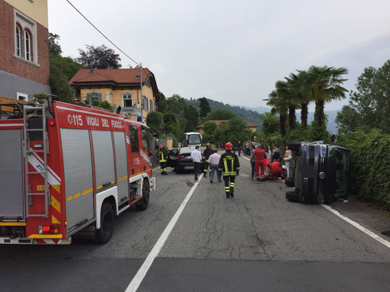 Grave incidente sulla ss33: quattro feriti. Donna trasferita in elisoccorso