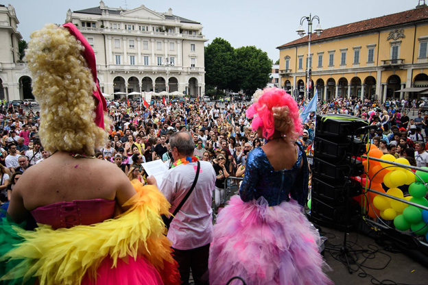Novara Pride: in duemila in piazza per la prima edizione