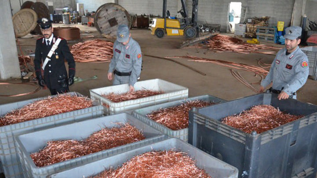 Due arresti per riciclaggio: trovati oltre 150 quintali di rame rubato