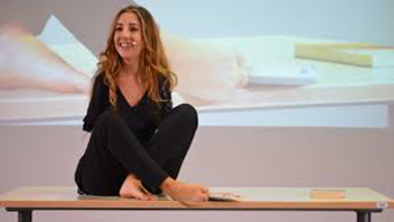 Simona Atzori in città per "Voci di donna"