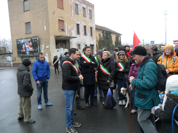 In tanti alla camminata per la riapertura della Arona - Santhià. Fotogallery