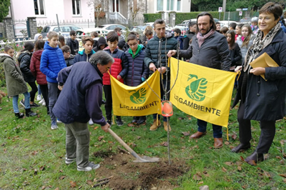 Giornata dell'Albero all'Istituto Giovanni XXIII: piantumato un pero
