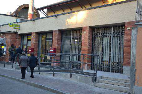 Borgomanero: terminati i lavori alla rampa per disabili delle poste