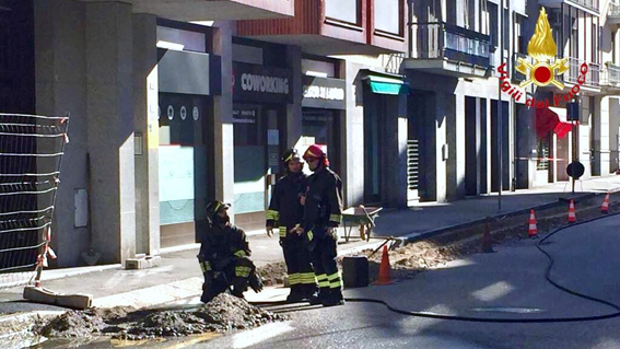 Fuga di gas in città durante gli scavi per la fibra ottica