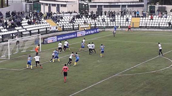 Pro Vercelli, Morra show: battuta la capolista Carrarese. Foto