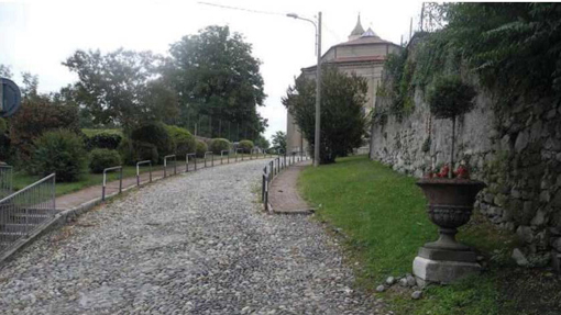 In primavera i lavori di riqualificazione della salita della chiesa di Mercurago