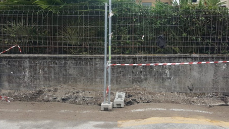 Un cittadino fa presente: "Scavo poco segnalato"