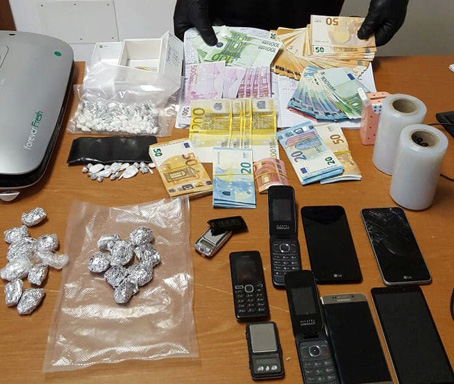 Galliate: trovato con 106 dosi di cocaina, arrestato