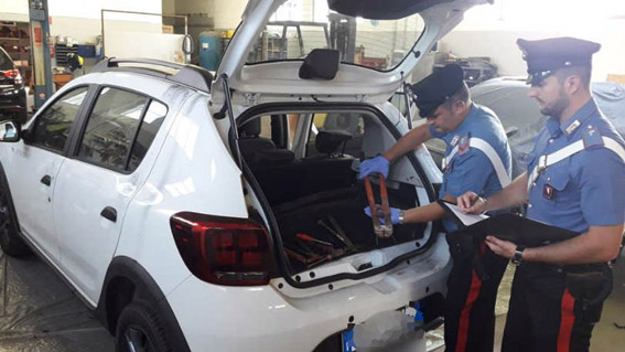 Auto rubata con arnesi da scasso rintracciata dai carabinieri