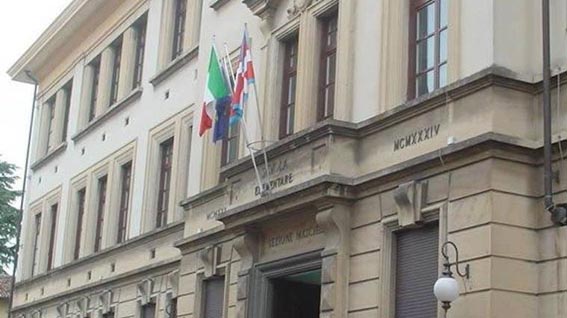 Trecate: ultimati i lavori di messa in sicurezza della facciata della scuola "Rodari"
