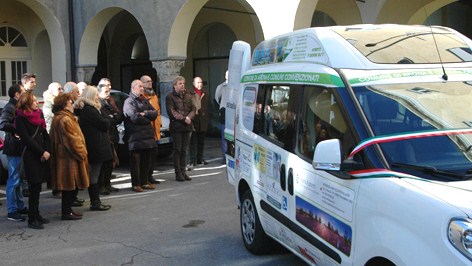 Consegnato il mezzo per il trasporto dei disabili