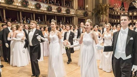 Allieve dell'Enaip truccheranno le ragazze del "Ballo delle Debuttanti di Stresa"