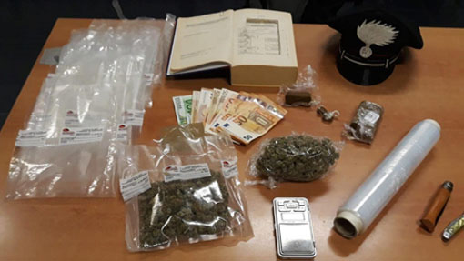 Gattico Veruno: nascondeva droga in casa, arrestata