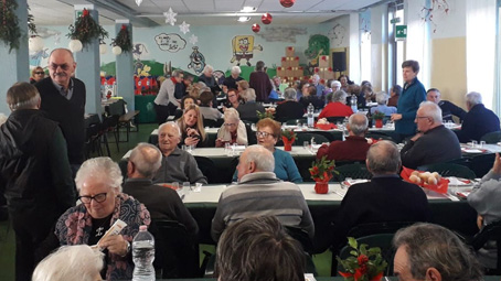 Lesa: amministratori per un giorno camerieri al pranzo dell'Epifania. Foto