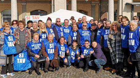 In piazza anche a Novara i gilet azzurri di FI