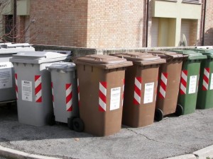 Contro i vandali della spazzatura cambia il calendario della differenziata