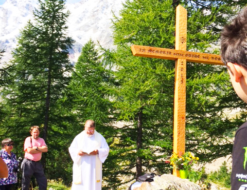 Inaugurata al Belvedere la croce in memoria delle guide del Monte Rosa