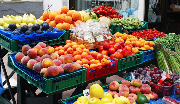 Il raggiro del venditore abusivo di frutta a Domo: una testimonianza divertente