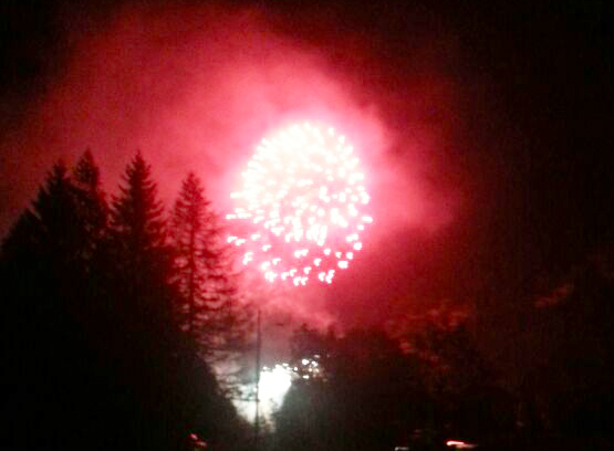 Tantissimi ai fuochi d'artificio a Macugnaga e Formazza ( con incendio) Video e foto