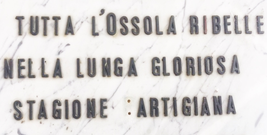 Nella lapide in onore della Repubblica dell'Ossola la Resistenza diventa “Artigiana”. Lettera