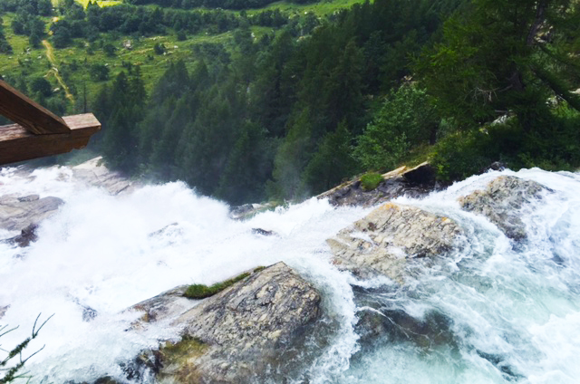    Era russa la turista precipitata dalla Cascata del Toce. Recuperato il corpo