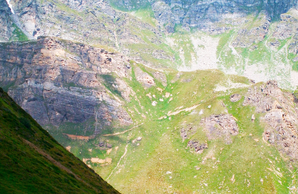 Cadono massi sul sentiero della traversata Veglia- Devero, interviene il Parco