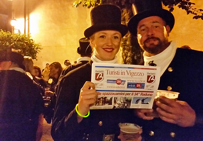 Grande festa nella Notte Nera. In Vigezzo il 34° raduno degli Spazzacamini. Fotogallery e video