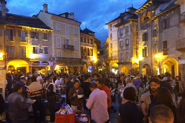 “Tastem Insema”: tutta Domo in piazza a mangiare e bere. Video e fotogallery