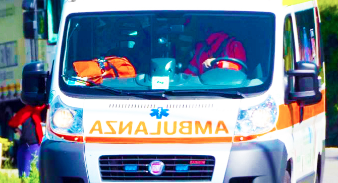 Si sente male sul lavoro, va negli spogliatoi. Morto