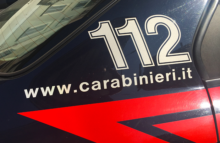 Si schianta con l'auto sulla rotonda del Croppo, e poi resiste ai carabinieri. A processo