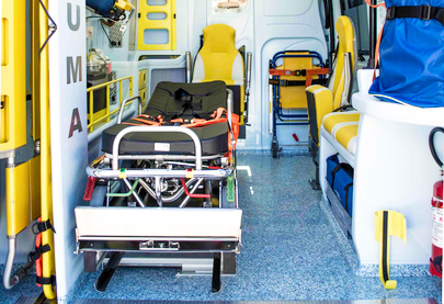 Bambina investita da un'auto alla fermata del bus