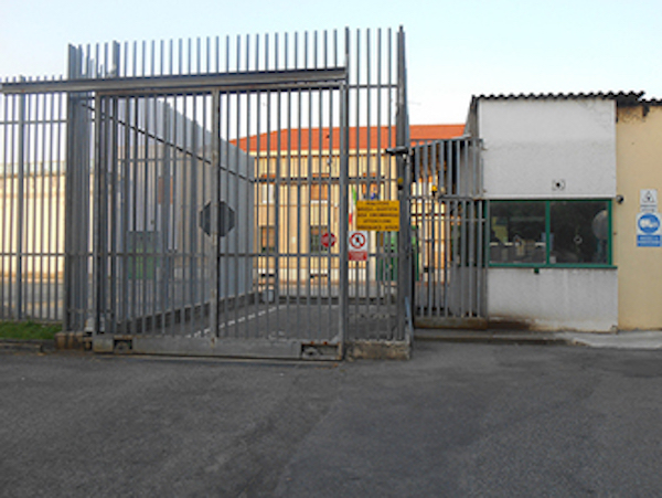 Perseguita la ex moglie, arrestato