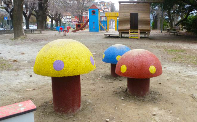 Villa: manutenzione straordinaria al parco giochi di via Zonca. Fotogallery